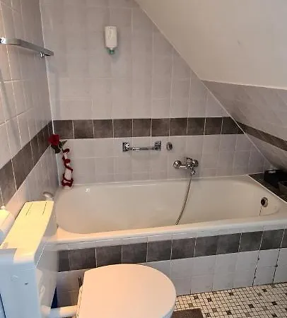 Nr 12 Inkl Bettwaesche Handtuecher Endreinigung *